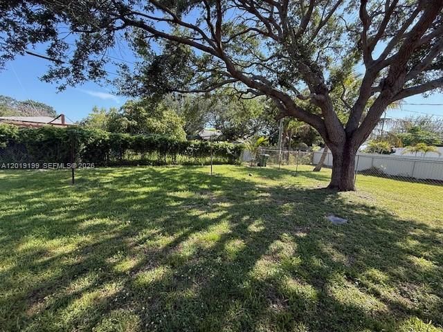 628 NW 3rd Ct, Hallandale Beach, FL 33009
