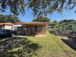 628 NW 3rd Ct, Hallandale Beach, FL 33009