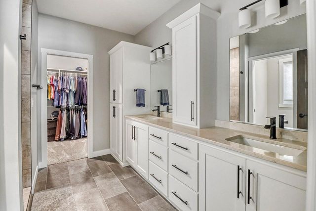 2700 Golden Lane S, Fargo, ND 58104