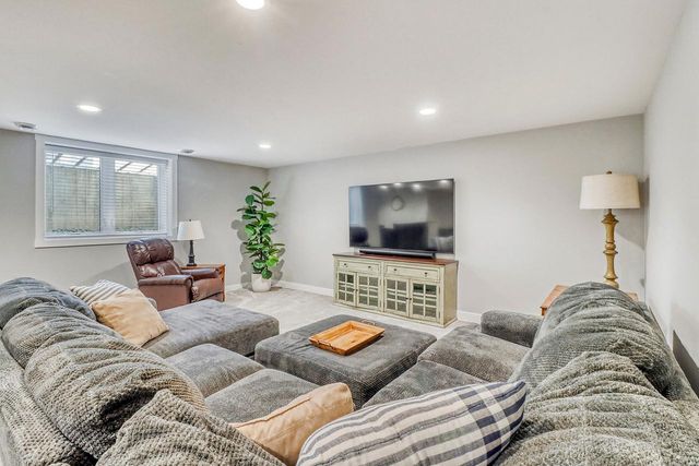 2700 Golden Lane S, Fargo, ND 58104