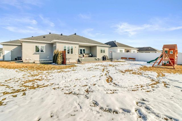 2700 Golden Lane S, Fargo, ND 58104