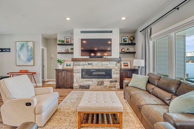 2700 Golden Lane S, Fargo, ND 58104