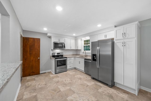 2009 Rosemary Dr, Clarksville, TN 37042