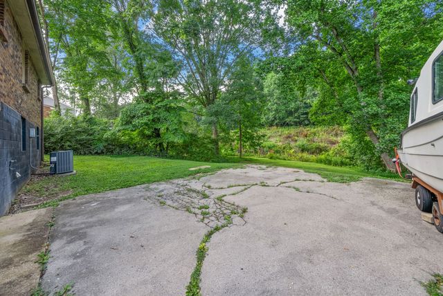 2009 Rosemary Dr, Clarksville, TN 37042