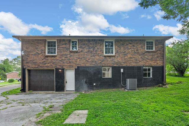 2009 Rosemary Dr, Clarksville, TN 37042