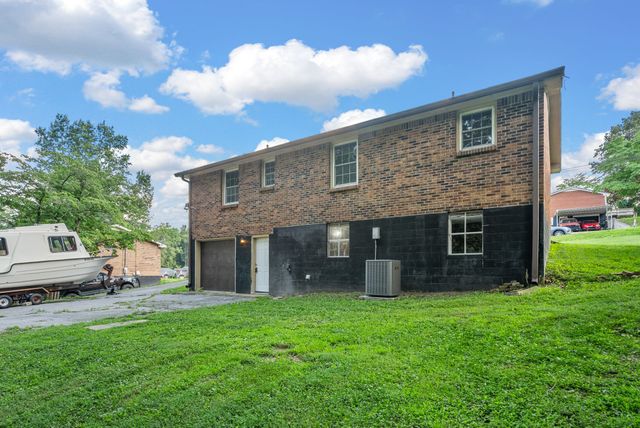 2009 Rosemary Dr, Clarksville, TN 37042