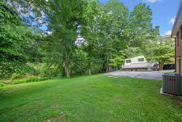 2009 Rosemary Dr, Clarksville, TN 37042