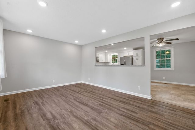 2009 Rosemary Dr, Clarksville, TN 37042