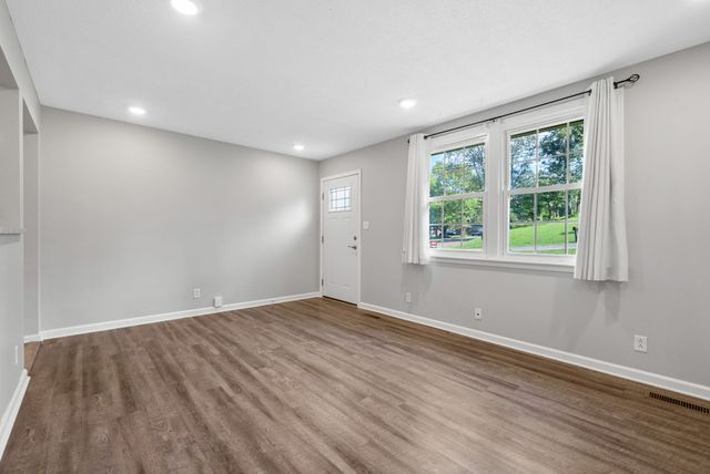 2009 Rosemary Dr, Clarksville, TN 37042