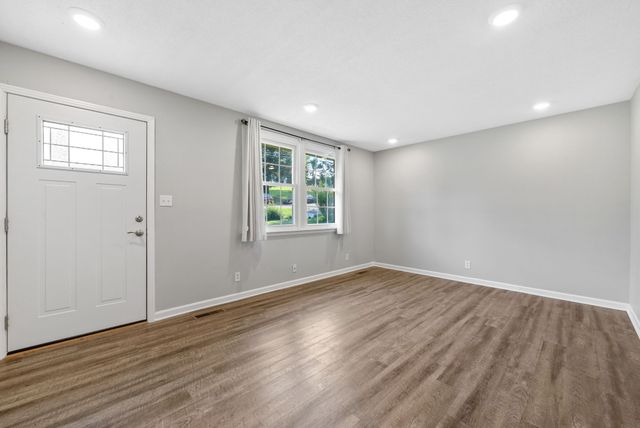 2009 Rosemary Dr, Clarksville, TN 37042