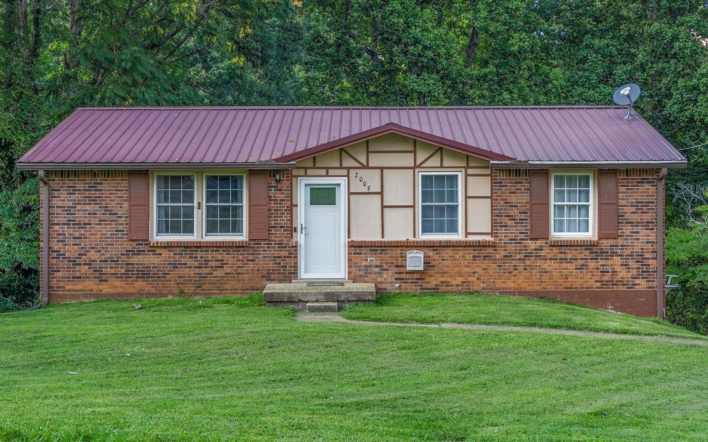 2009 Rosemary Dr, Clarksville, TN 37042