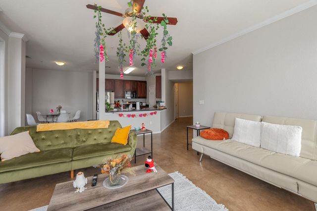 910 W 25th ST 406, Austin, TX 78705