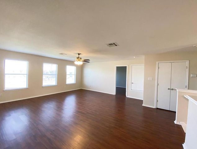 402 Blackman TRL, Hutto, TX 78634