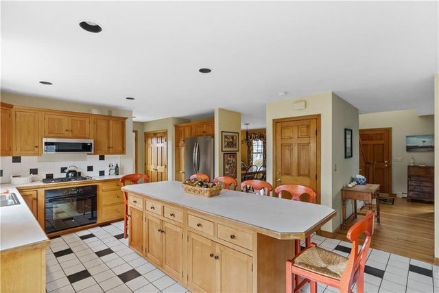 2 Easton Terrace, Middletown, RI 02842