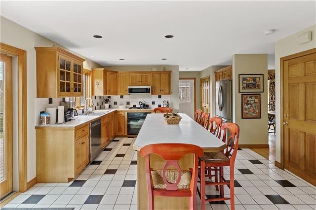2 Easton Terrace, Middletown, RI 02842