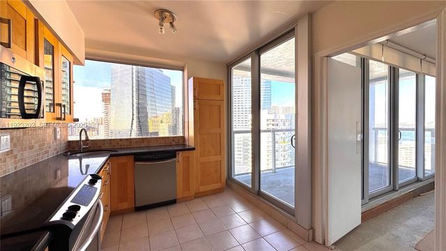 1541 Brickell Ave C2705, Miami, FL 33129