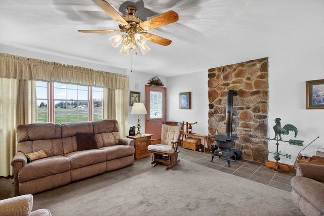 1098 PATTERSON MILL RD, Grottoes, VA 24441