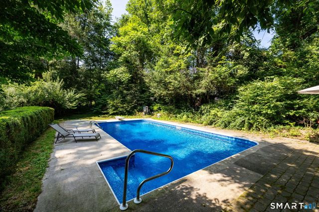 296 Lakemere Drive, Southbury, CT 06488