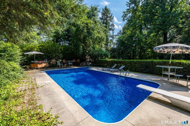 296 Lakemere Drive, Southbury, CT 06488