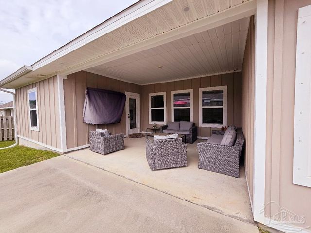 11013 Coues Dr, Pensacola, FL 32526
