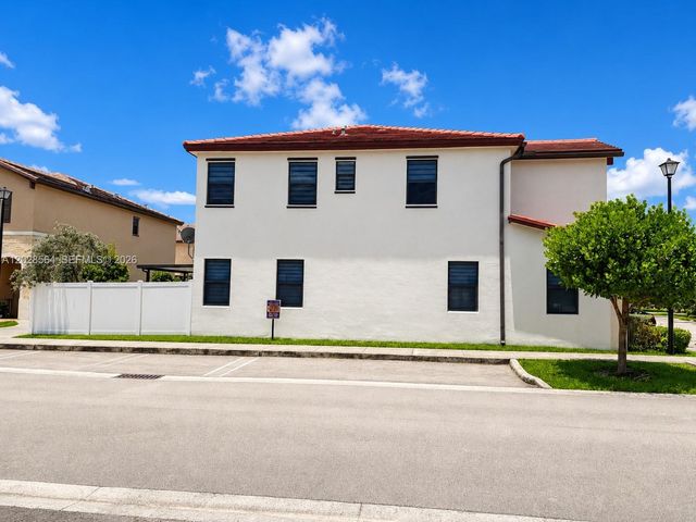 3368 W 105th Ter, Hialeah, FL 33018