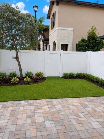 3368 W 105th Ter, Hialeah, FL 33018