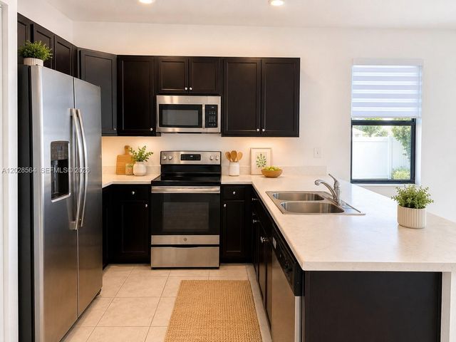 3368 W 105th Ter, Hialeah, FL 33018