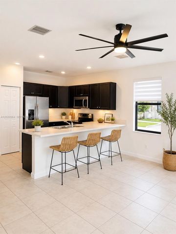 3368 W 105th Ter, Hialeah, FL 33018