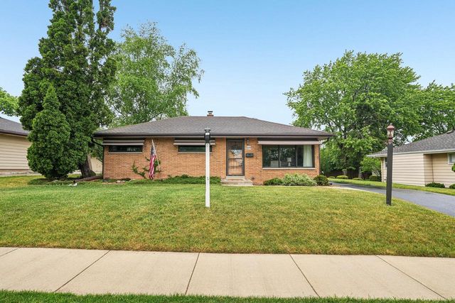 W151N8313 Thomas DRIVE, Menomonee Falls, WI 53051