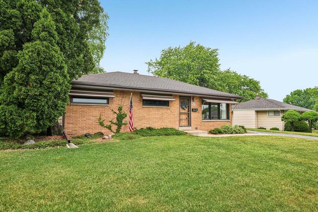 W151N8313 Thomas DRIVE, Menomonee Falls, WI 53051