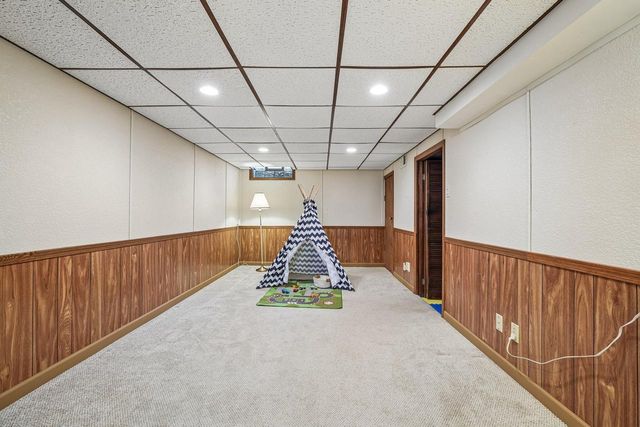 W151N8313 Thomas DRIVE, Menomonee Falls, WI 53051
