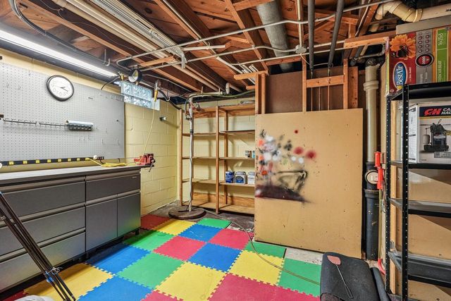 W151N8313 Thomas DRIVE, Menomonee Falls, WI 53051