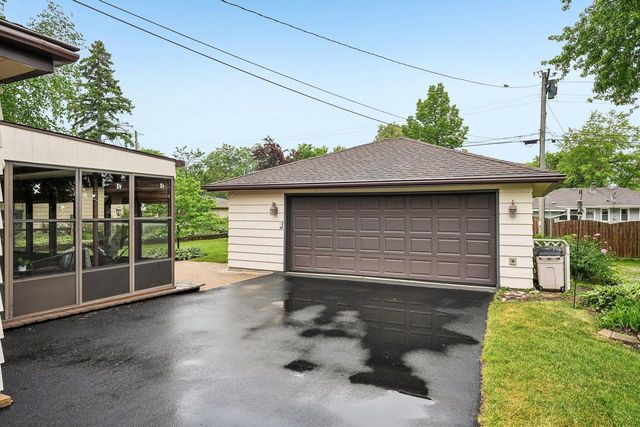 W151N8313 Thomas DRIVE, Menomonee Falls, WI 53051
