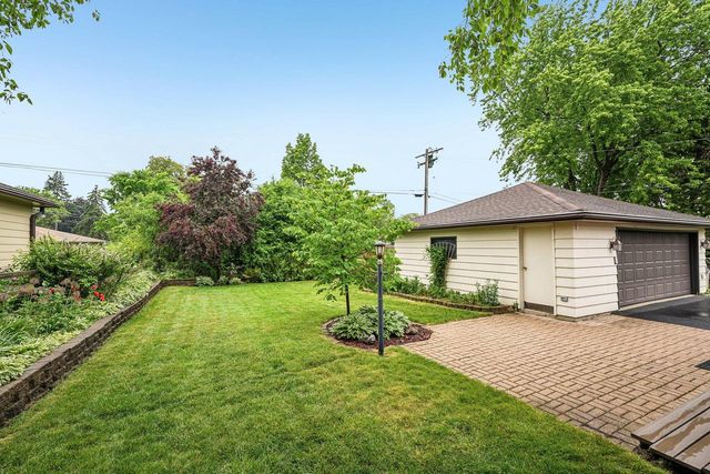 W151N8313 Thomas DRIVE, Menomonee Falls, WI 53051
