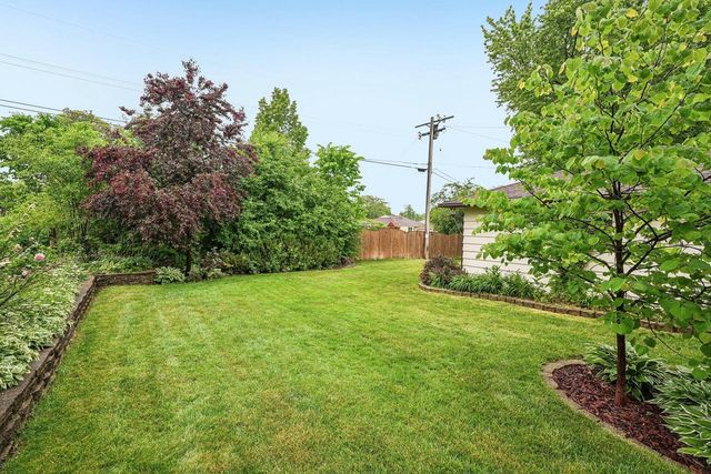 W151N8313 Thomas DRIVE, Menomonee Falls, WI 53051