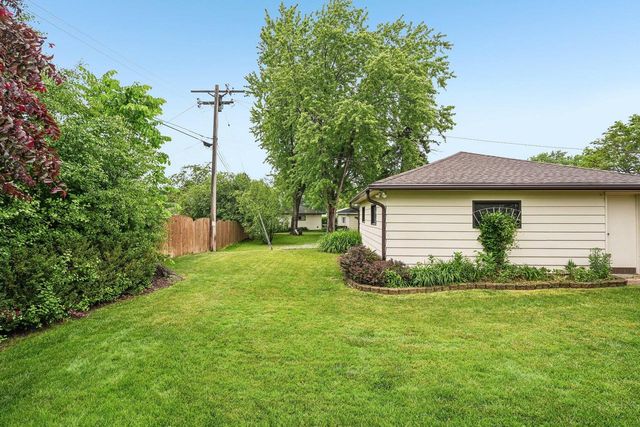 W151N8313 Thomas DRIVE, Menomonee Falls, WI 53051