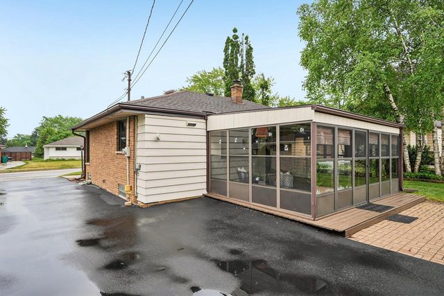 W151N8313 Thomas DRIVE, Menomonee Falls, WI 53051