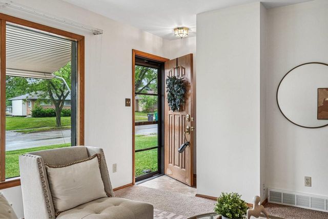 W151N8313 Thomas DRIVE, Menomonee Falls, WI 53051