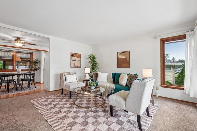 W151N8313 Thomas DRIVE, Menomonee Falls, WI 53051