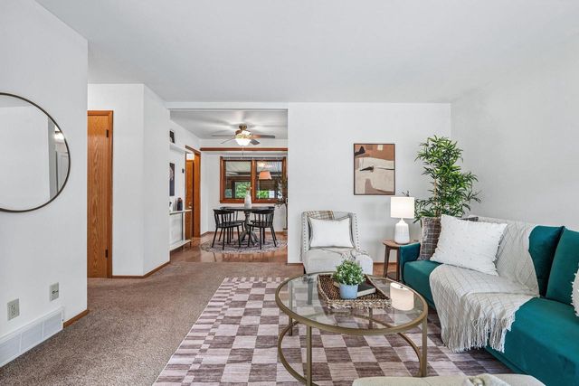 W151N8313 Thomas DRIVE, Menomonee Falls, WI 53051