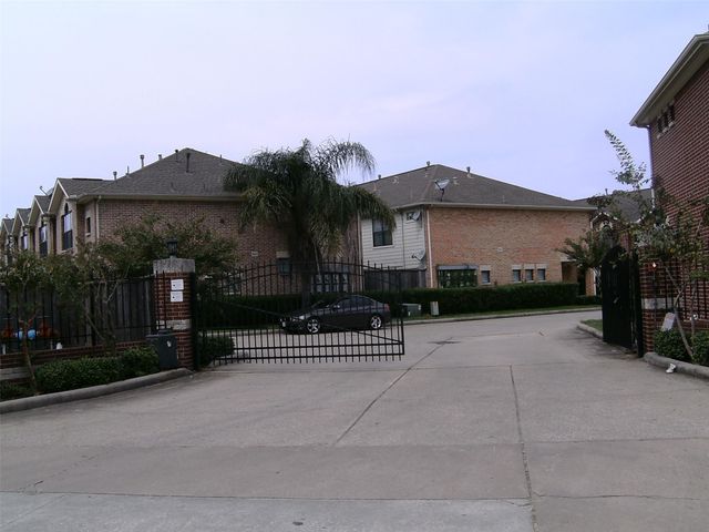 5941 South Loop E 104, Houston, TX 77033