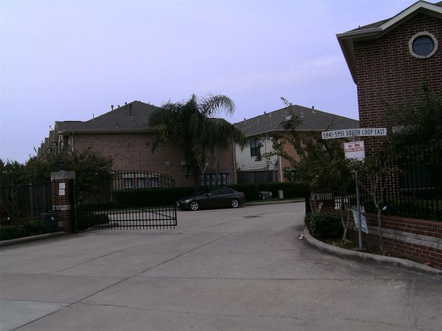 5941 South Loop E 104, Houston, TX 77033