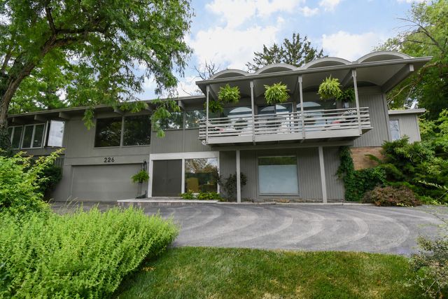 226 Beachview Lane, North Barrington, IL 60010