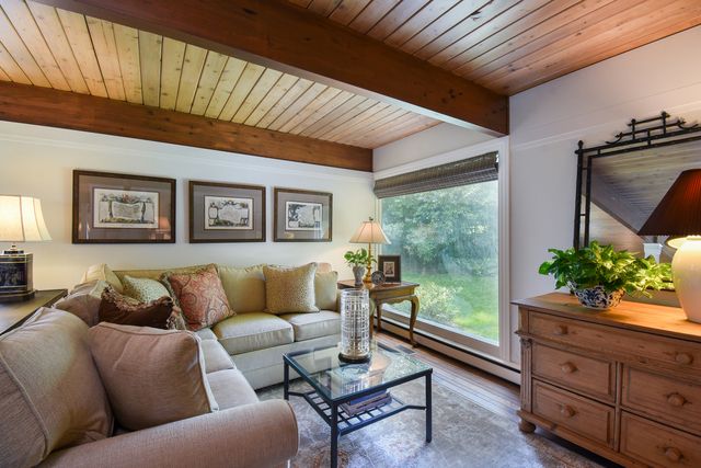 226 Beachview Lane, North Barrington, IL 60010