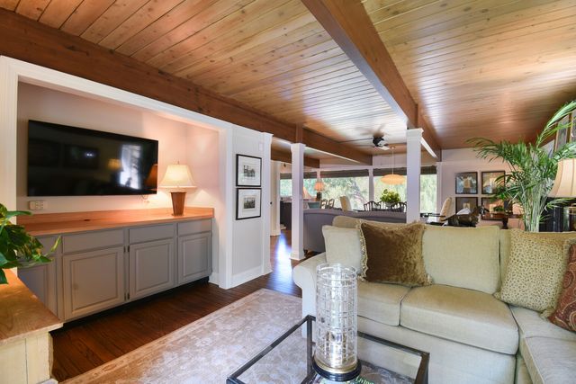 226 Beachview Lane, North Barrington, IL 60010