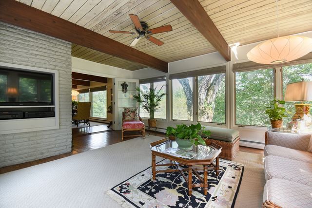 226 Beachview Lane, North Barrington, IL 60010