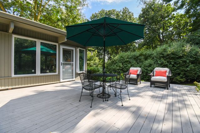 226 Beachview Lane, North Barrington, IL 60010