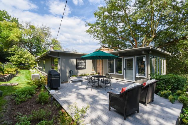 226 Beachview Lane, North Barrington, IL 60010