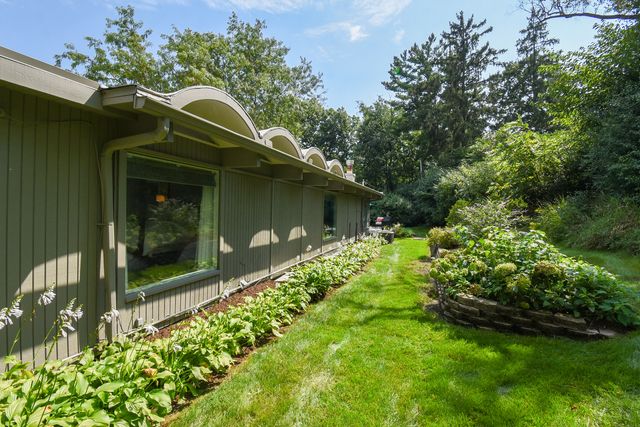 226 Beachview Lane, North Barrington, IL 60010