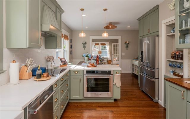 26 Vernon Avenue, Newport, RI 02840